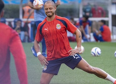 Chicharito Hernández se queda en la banca para la Semifinal de Ida entre Chivas y América