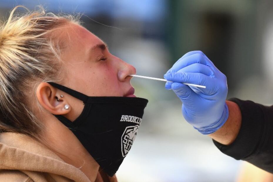 Covid-19: Pandemia no acabará este año, advierte Nobel de Medicina