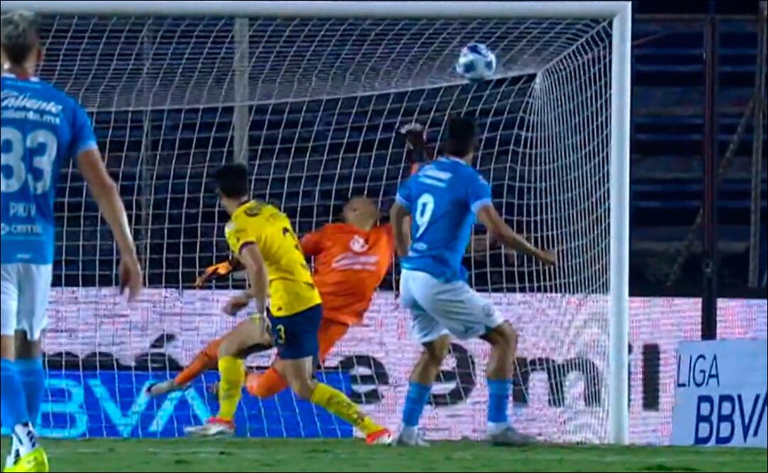 Ángel Sepúlveda colocó la pelota en las redes para sentenciar el 2-1 antes del descanso. FOTO: Captura
