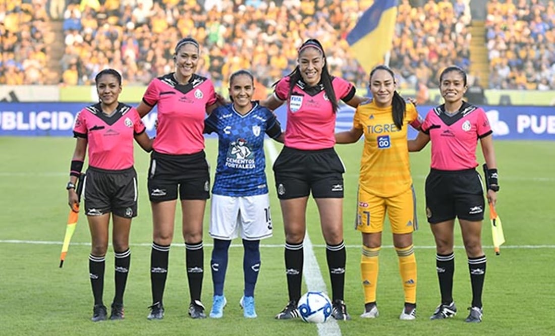 Hermanas Pérez Borja en un partido entre Tigres y Pachuca Femenil / FOTO: Twitter @TigresFemenil