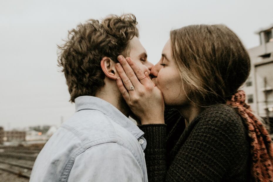 10 enfermedades que se contagian al besar
