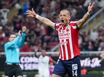 Afición ya no tiene paciencia y explotó contra Chicharito Hernández: "Ya lárgate de Chivas"