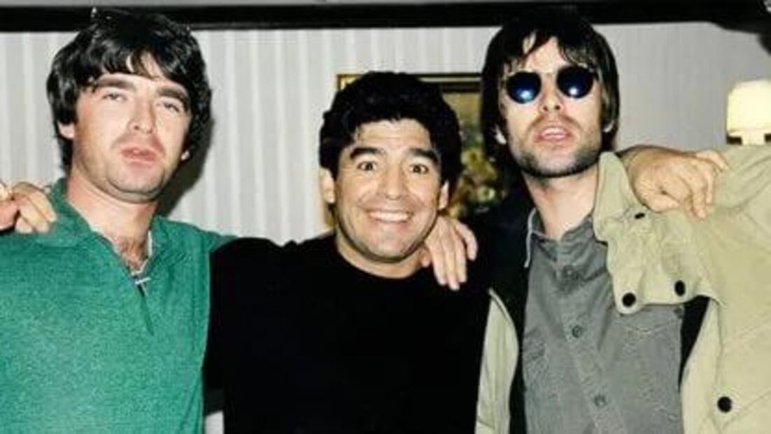 Oasis logro conocer a Maradona en una escena surrealista. Fuente: Instagram @oasis