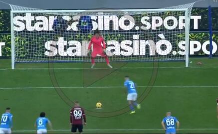 Guillermo Ochoa estuvo a centímetros de ser el héroe del Salernitana en un penalti ante Napoli