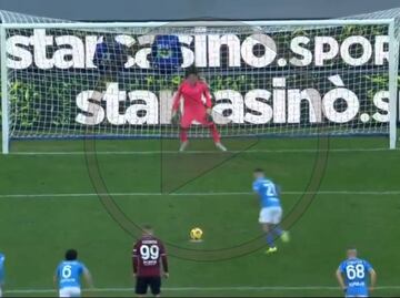 Guillermo Ochoa estuvo a centímetros de ser el héroe del Salernitana en un penalti ante Napoli