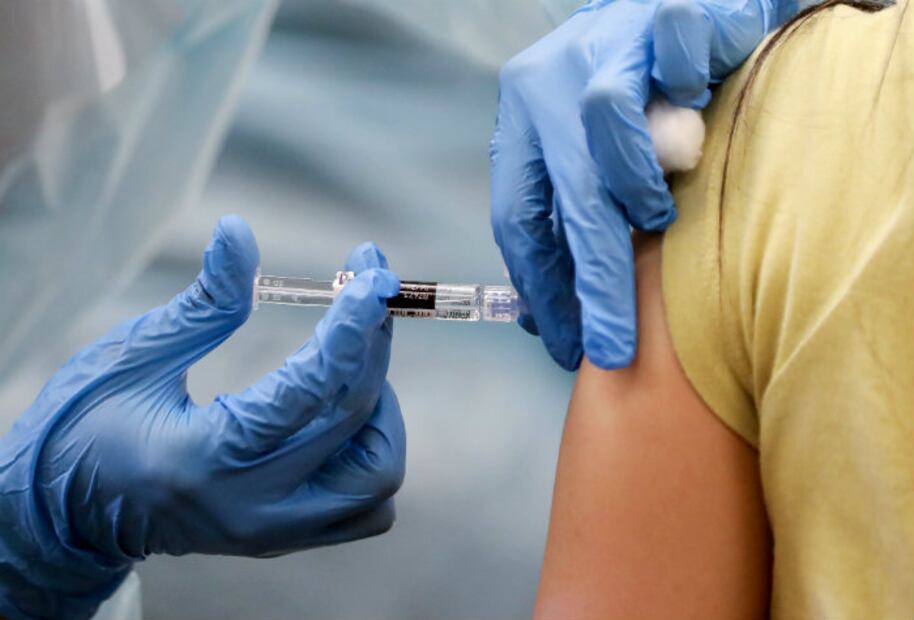 ¿Es seguro vacunarse contra la influenza en plena pandemia de Covid-19?