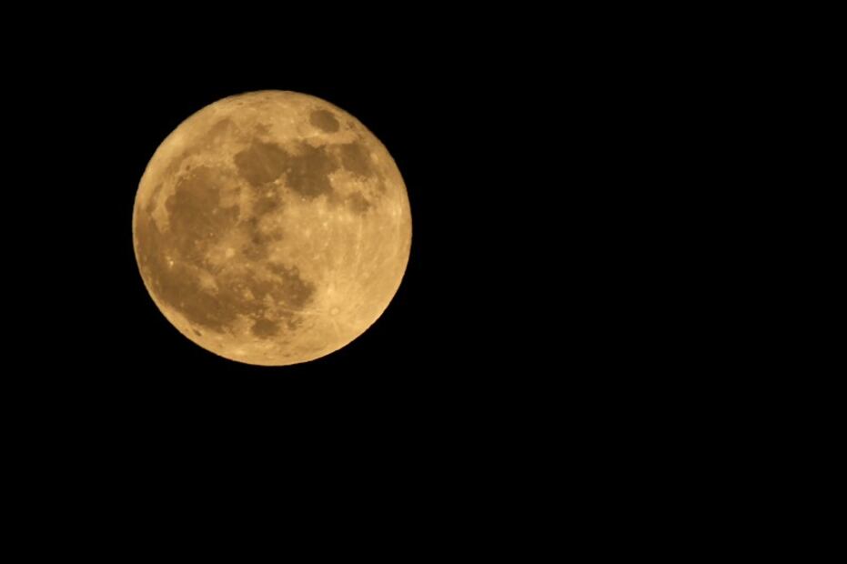 Así se vio la Superluna de fresa en el mundo