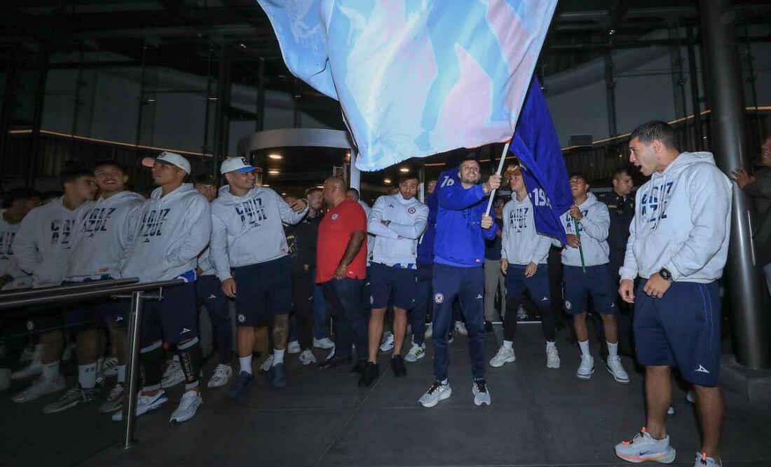 Martín Anselmi dirigió su última práctica en La Noria y aprovechó para hablar con los jugadores. Foto: Especial