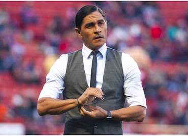 Paco Palencia es destituido como DT del Sporting de Costa Rica