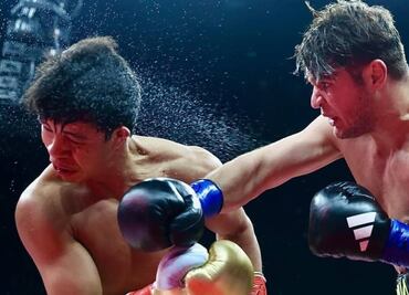 Jaime Munguía perdió por nocaut; así fue el fulminante golpe que lo llevó a la lona