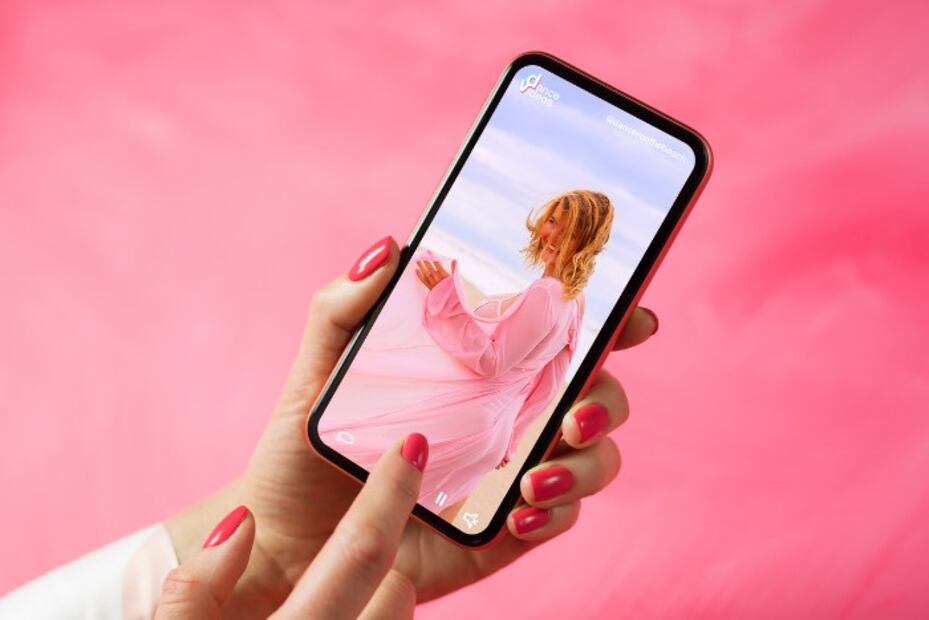 Exempleada de TikTok demanda a la empresa por obligarla a ver videos perturbadores