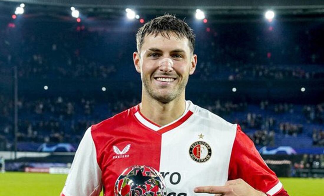 Santiago Giménez fue observado por visores del Barcelona en la Champions League