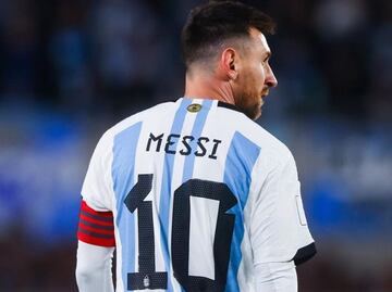 ¿Quién es el excompañero de Messi que lo atacó públicamente y dijo que no es el "mejor del mundo"?