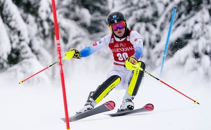 Esquiadora se fractura la pierna en plena competencia en Beijing 2022