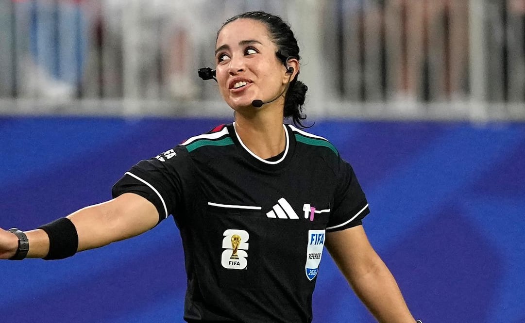 Katia Itzel García en su debut mundialista como árbitra central / Foto: AP