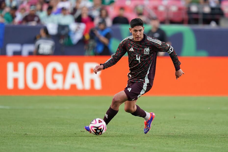 Edson Álvarez durante el partido entre México y Uruguay - Foto: Imago7
