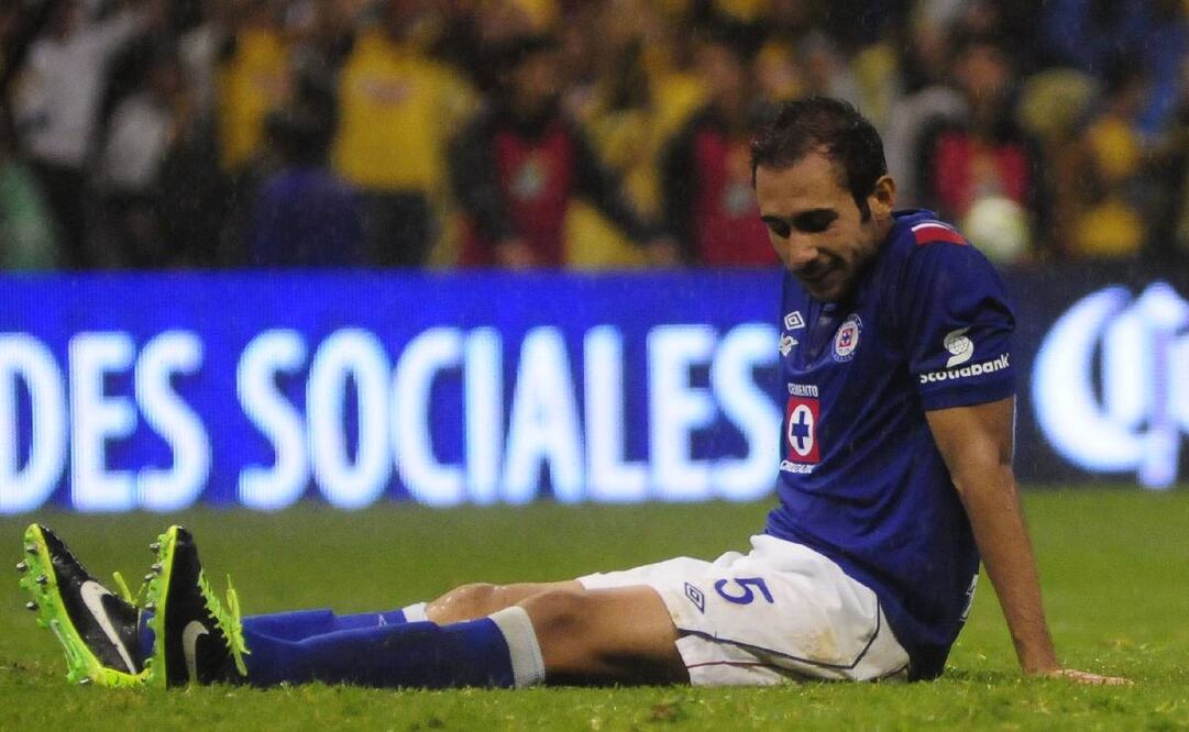 Alejandro Castro se lamenta luego de que metió autogol y falló un penalti en la Final ante América del Cl. 2013. Foto: Imago7