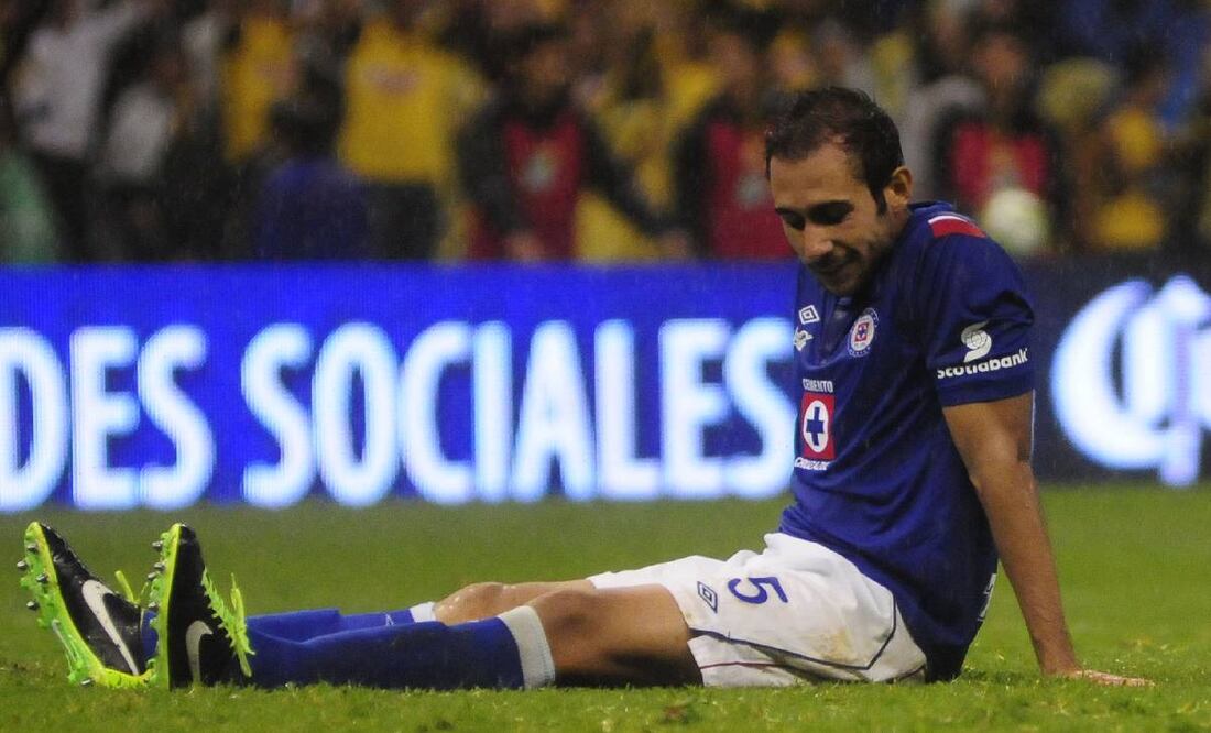 Alejandro Castro se lamenta luego de que metió autogol y falló un penalti en la Final ante América del Cl. 2013. Foto: Imago7