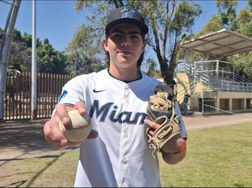 Juan Franco Alva ingresó al sistema de prospectos de los Marlins cumpliendo uno de sus sueños