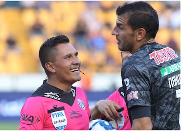 Nahuel Guzmán exhibió que el 'Cantante' Guerrero los visita en concentraciones y 'Chiquimarco' pide su inhabilitación