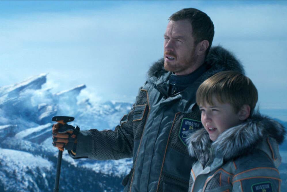 La primera temporada de esta serie original de Netflix llega a la plataforma el 13 de abril. La historia es sobre la familia Robinson, que naufragó a años luz de su destino y ahora debe mantenerse unida si quiere sobrevivir. Está basada en el clásico de los 60. (Foto Cortesía Netflix)