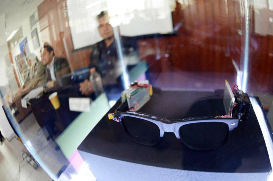 Época: los lentes inteligentes 100% UNAM