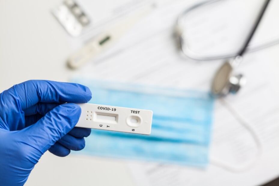 Investigadores preparan económico sensor que detecta Covid con saliva