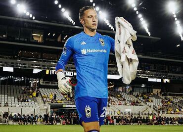 Portero del Columbus Crew se burló de uno de los edificios en Monterrey previo a la Semifinal de Vuelta