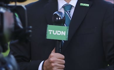 Excomentarista de Televisa se equivoca en plena transmisión y menciona a su antigua empresa