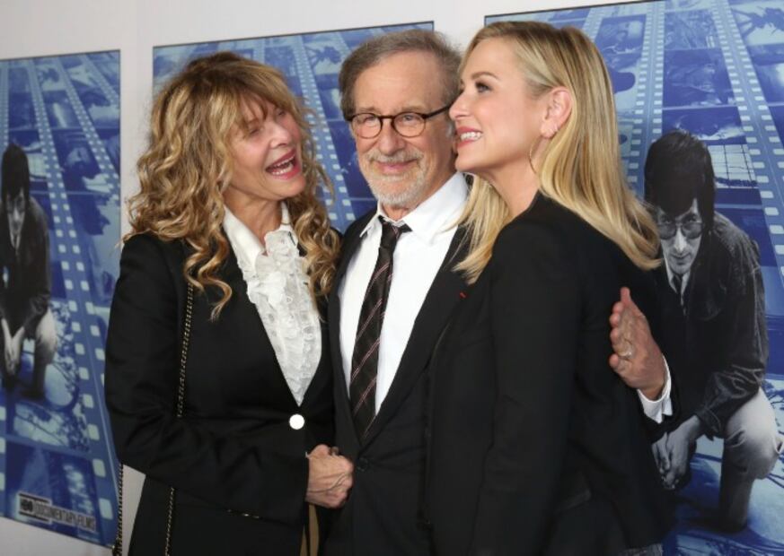 10 famosos que son familiares y no lo lo sabías