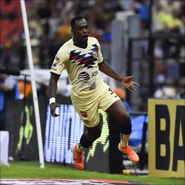 Renato Ibarra celebra una anotación con el cuadro del América. FOTO: IMAGO7