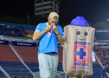 Santiago Giménez vaticina que el título del Cruz Azul será en el Apertura 2024