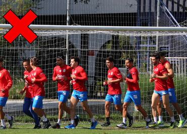 Jugadores de Chivas 'atacaron' con un explosivo a reporteros que estaban en Verde Valle