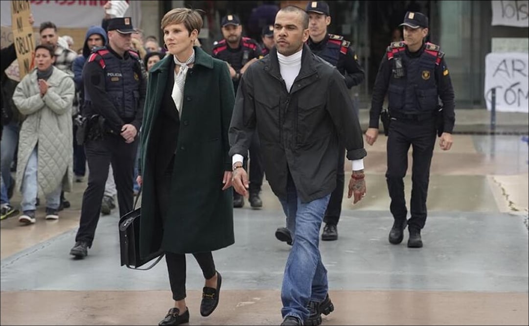 Dani Alves sale de la cárcel. FOTO: Captura