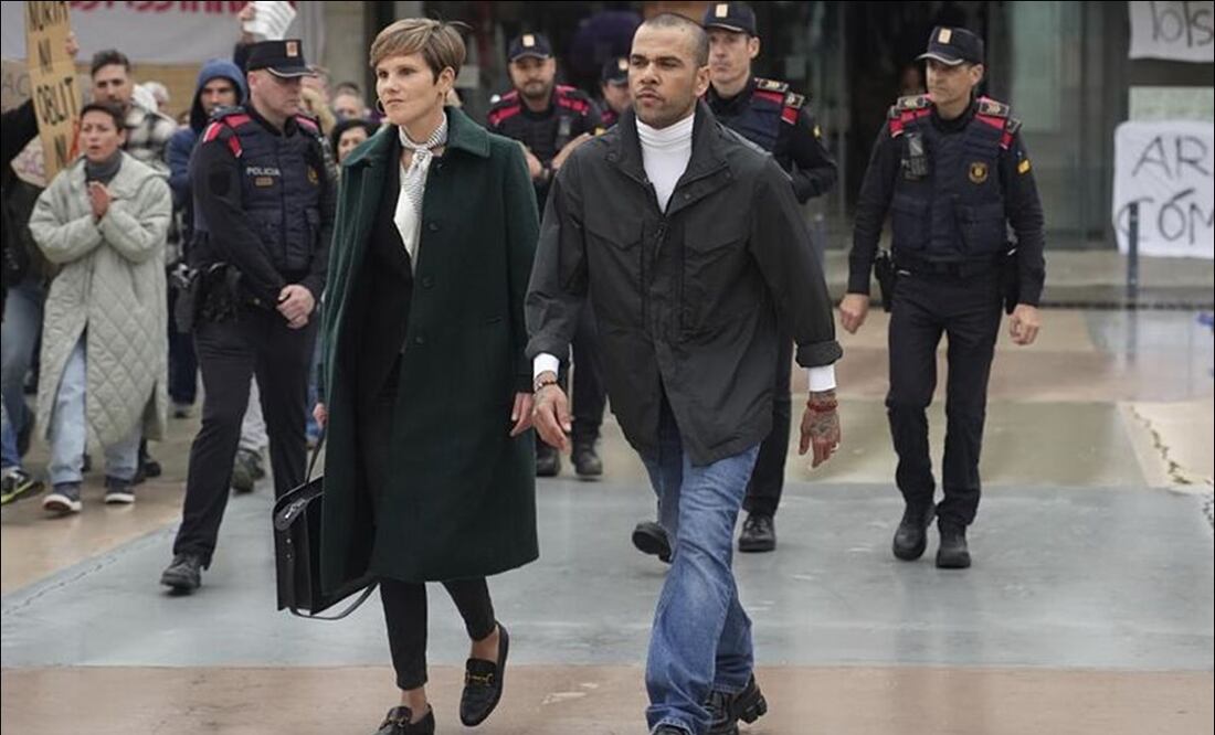 Dani Alves sale de la cárcel. FOTO: Captura