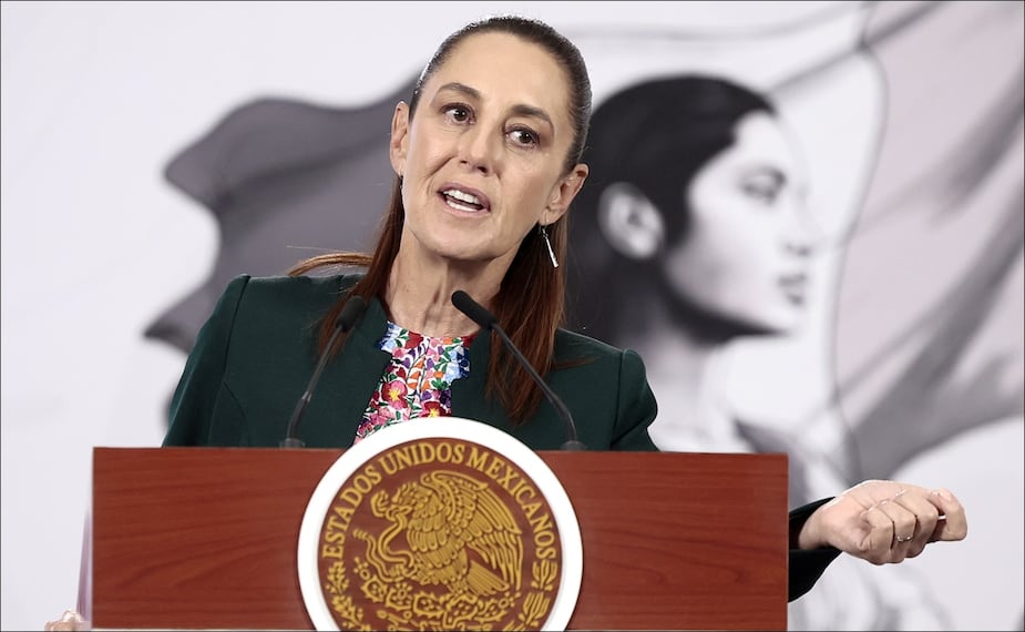 La presidenta de México, Claudia Sheinbaum, habla en una rueda de prensa en Palacio Nacional de la Ciudad de México. FOTO: EFE