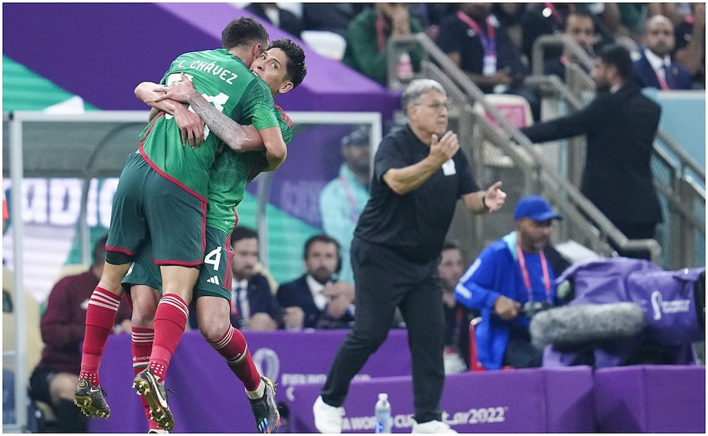 Edson Álvarez, Luis Chávez y el 'Tata' Martino durante el Mundial de Qatar 2022 Foto: Imago7