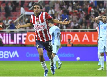 Chivas derrota de último minuto a Cruz Azul y La Máquina se despide del Apertura 2023