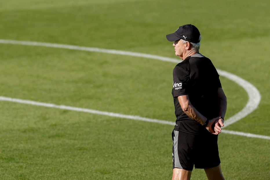 Javier Aguirre en entrenamiento con Valencia - Foto: EFE