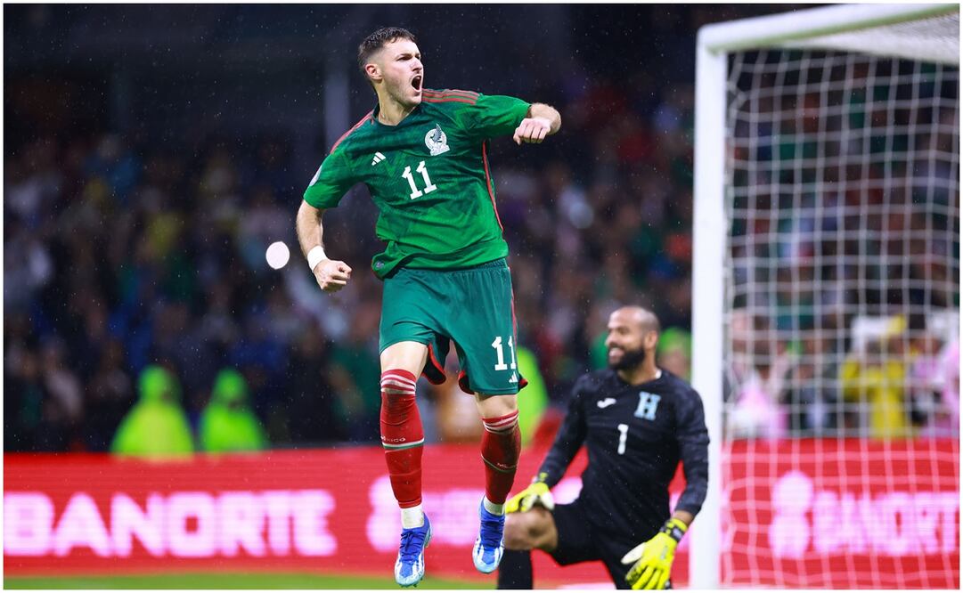 Santiago Giménez festejando un gol con la Selección Mexicana / FOTO: Imago7