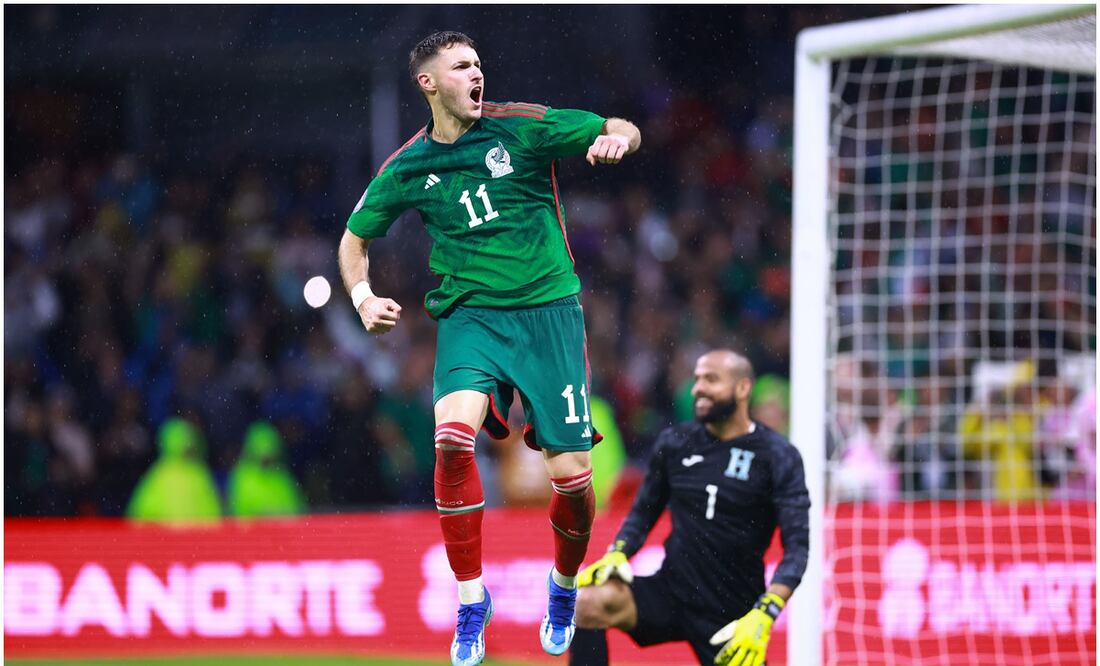 Santiago Giménez festejando un gol con la Selección Mexicana / FOTO: Imago7
