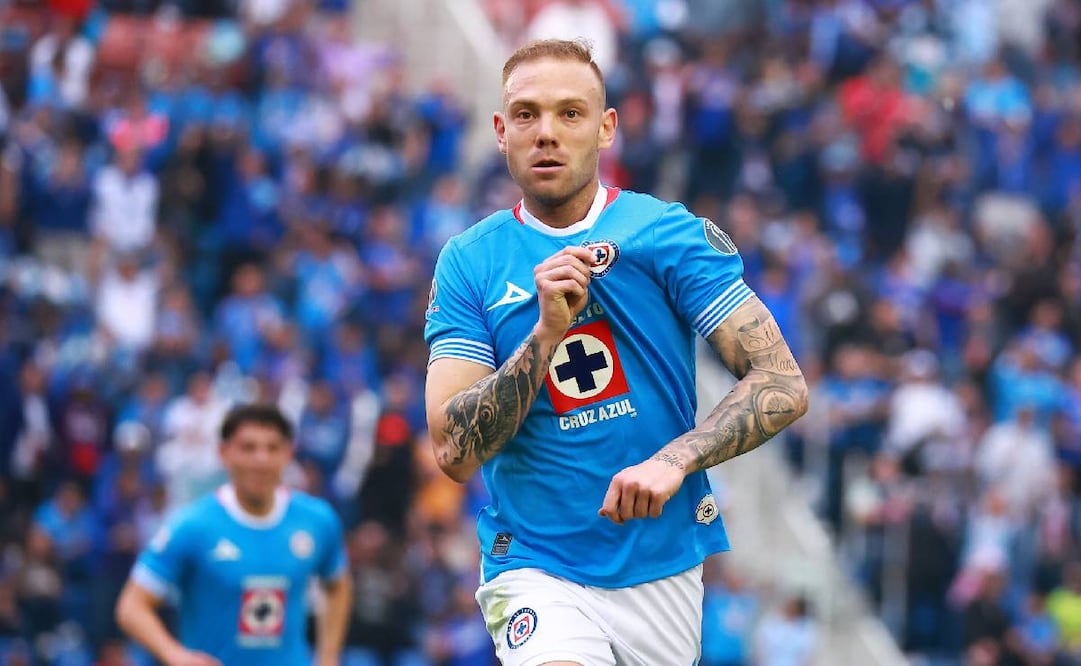 Rotondi mostró el escudo de Cruz Azul cuando marcó el segundo gol ante el Necaxa. Foto: Imago7