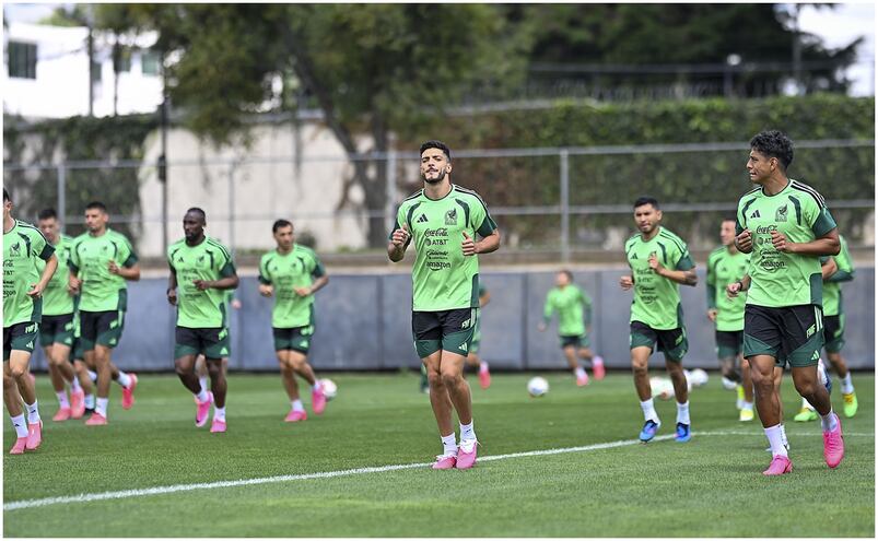 Jugadores de la Selección Mexicana abandonan la concentración en el CAR este 13 de junio