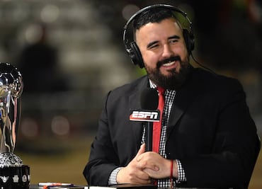 ¿Desde qué año Álvaro Morales ha trabajado para ESPN?