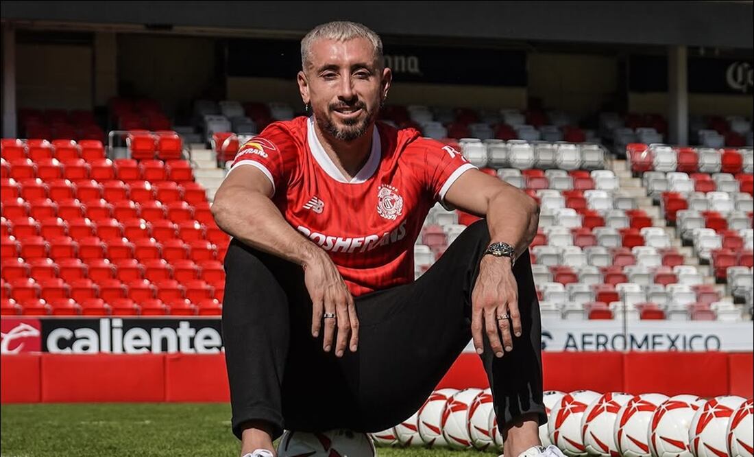 Héctor Herrera, durante su presentación como nuevo jugador de los Diablos Rojos. FOTO: @TolucaFC