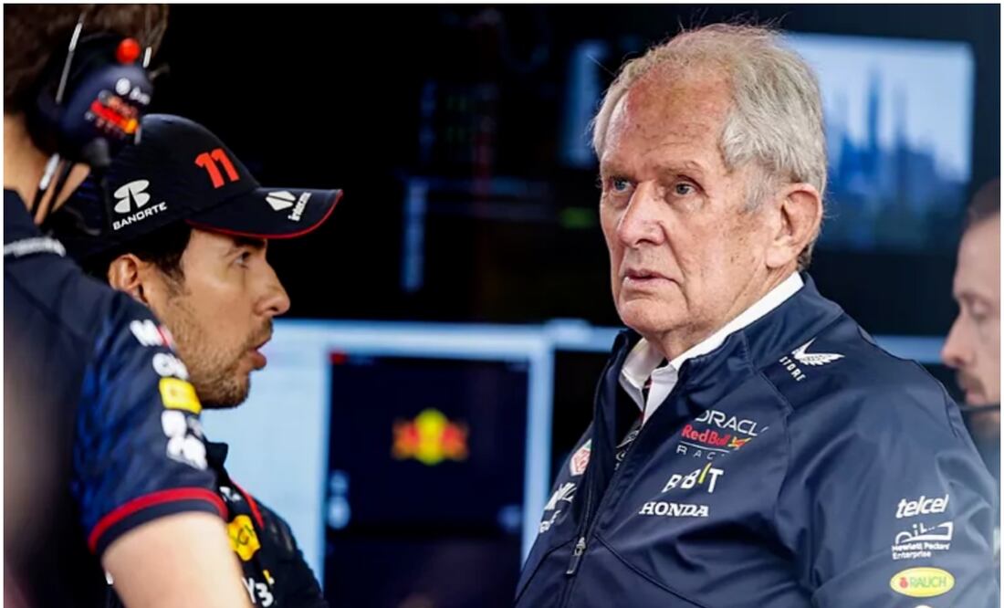 Checo Pérez y Helmut Marko en el paddock de Red Bull / FOTO: AP