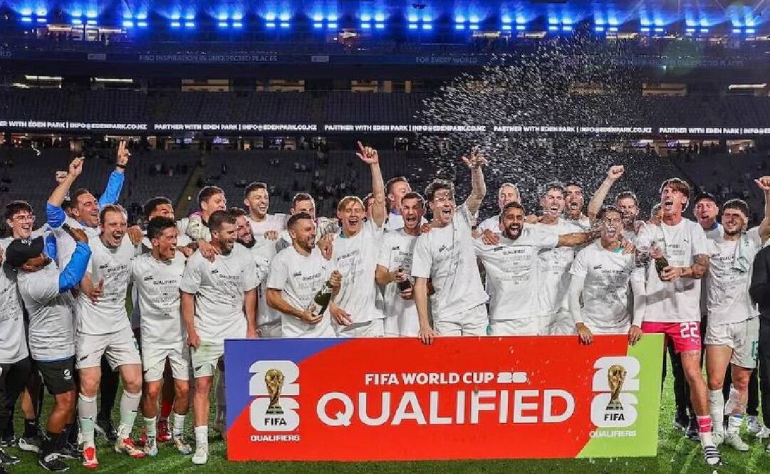 Jugadores de Nueva Zelanda celebran su clasificación al próximo Mundial de 2025. FOTO: AFP