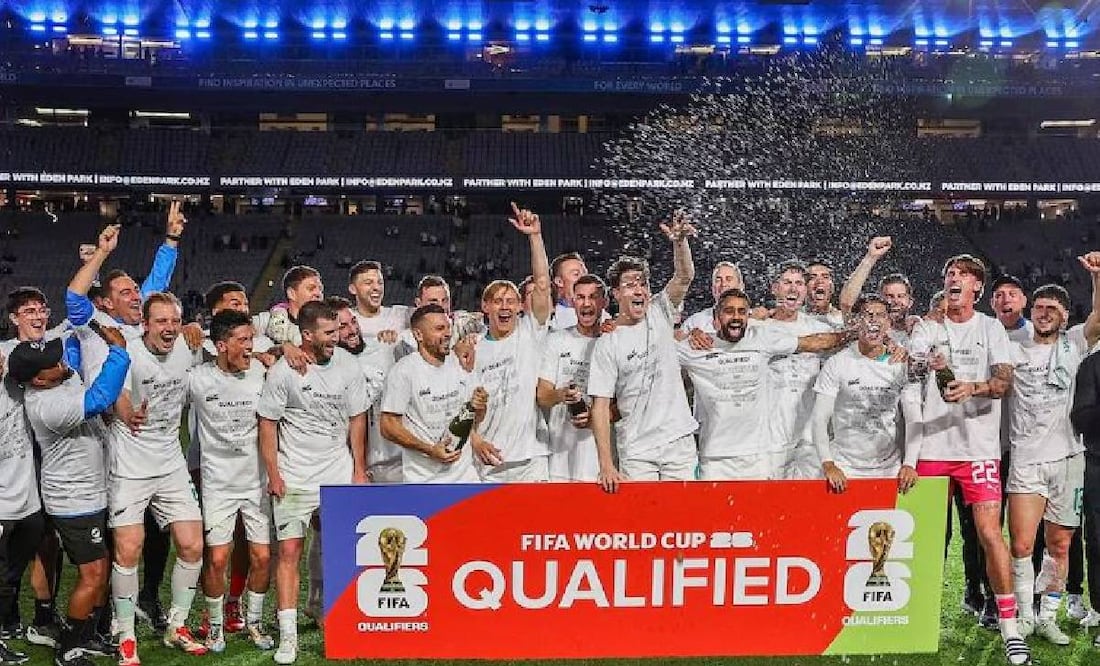 Jugadores de Nueva Zelanda celebran su clasificación al próximo Mundial de 2025. FOTO: AFP
