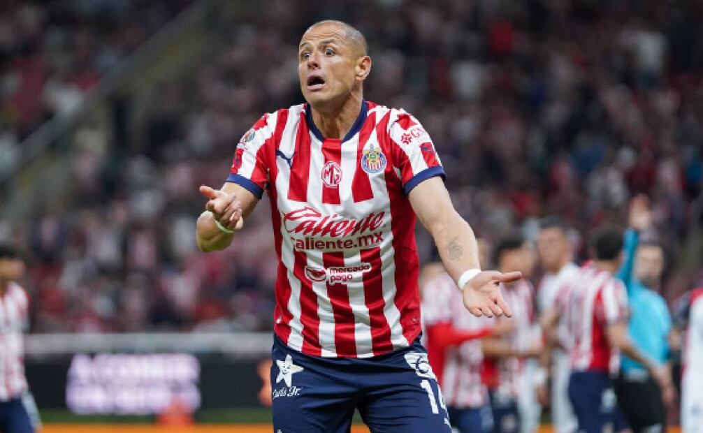 Chicharito Hernández no ha rendido como se esperaba con Chivas en su primer año de contrato. Foto: Imago7
