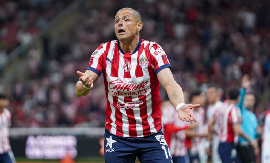 Chicharito Hernández no ha rendido como se esperaba con Chivas en su primer año de contrato. Foto: Imago7
